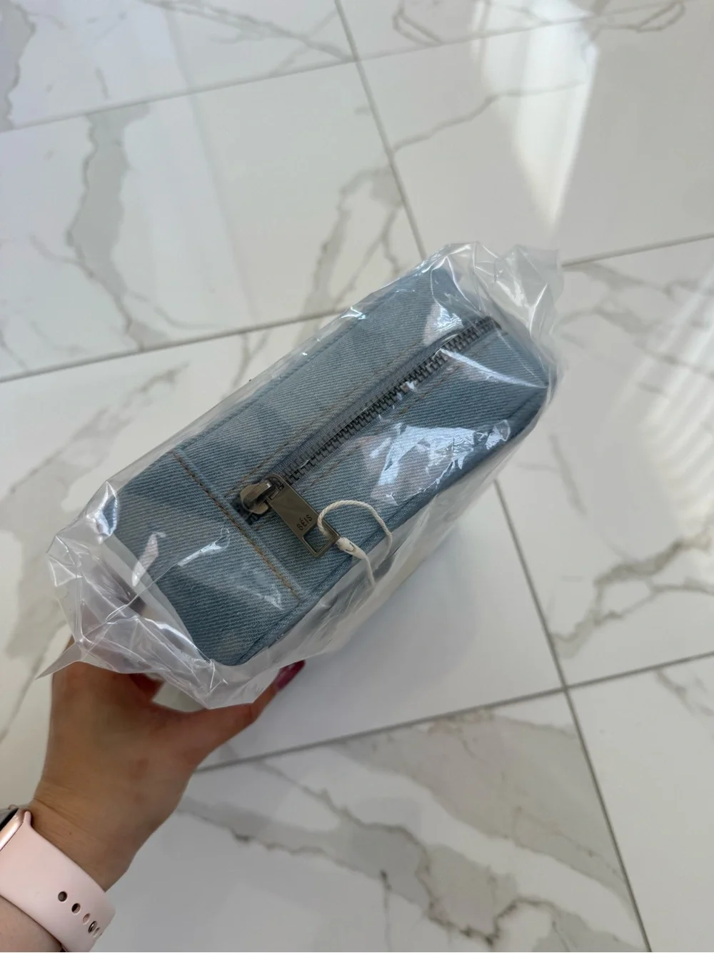 BEIS x Gap Passport & Luggage Tag Set - Picture 4 of 5